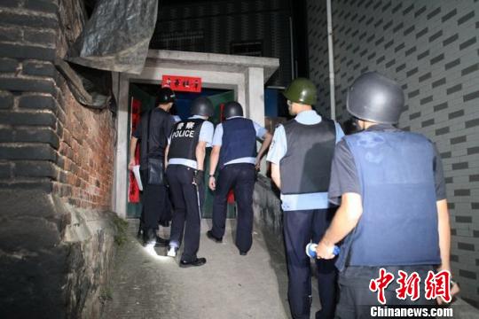 澳門管家婆一碼一肖中特，揭示背后的違法犯罪問題