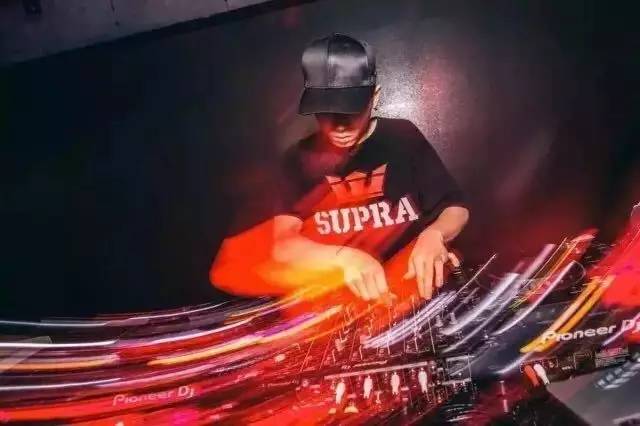 最新大型DJ，引領音樂潮流的新星