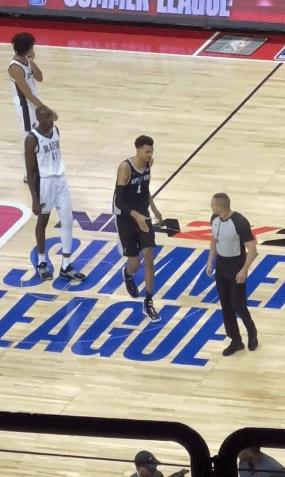 nba最新新聞消息,NBA最新新聞消息，賽場(chǎng)動(dòng)態(tài)與熱門(mén)話題熱議